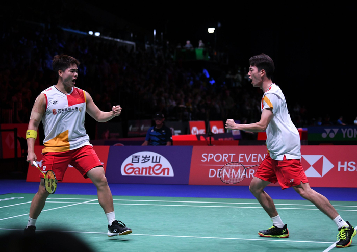 與慈善足球 與慈善足球